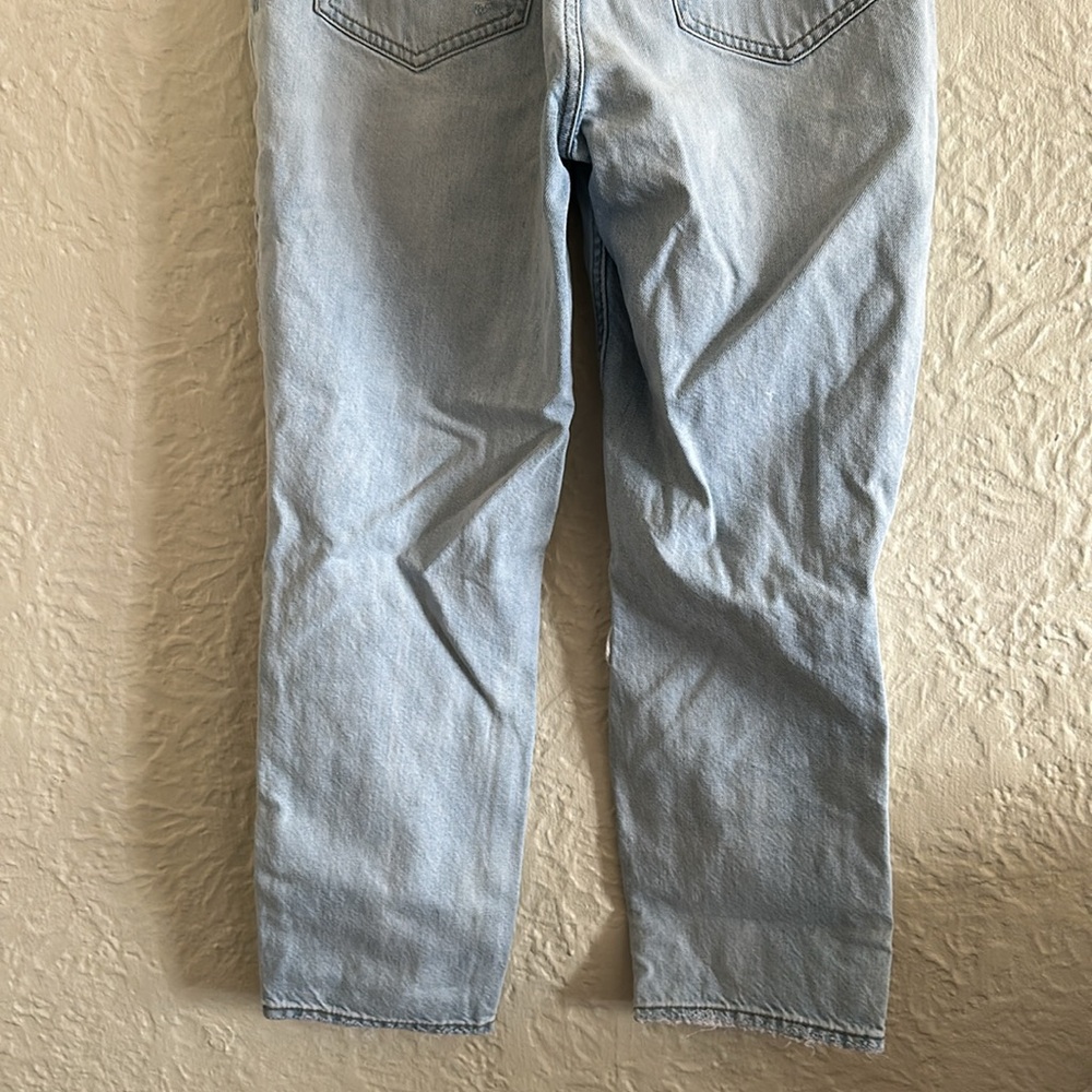 Abercrombie and Fitch Annie Girlfriend Light Wash Distressed Ripped Jeans SHORT - Picture 6 of 8